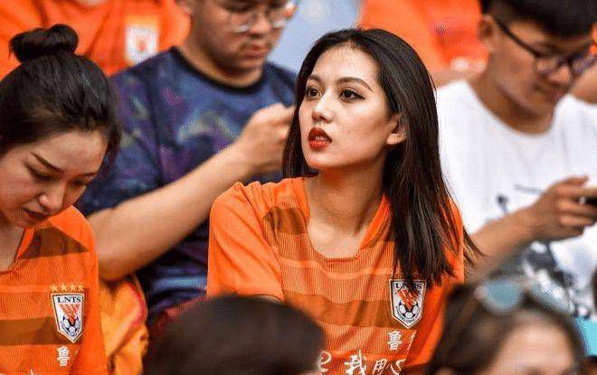 比基尼美女摔跤比赛